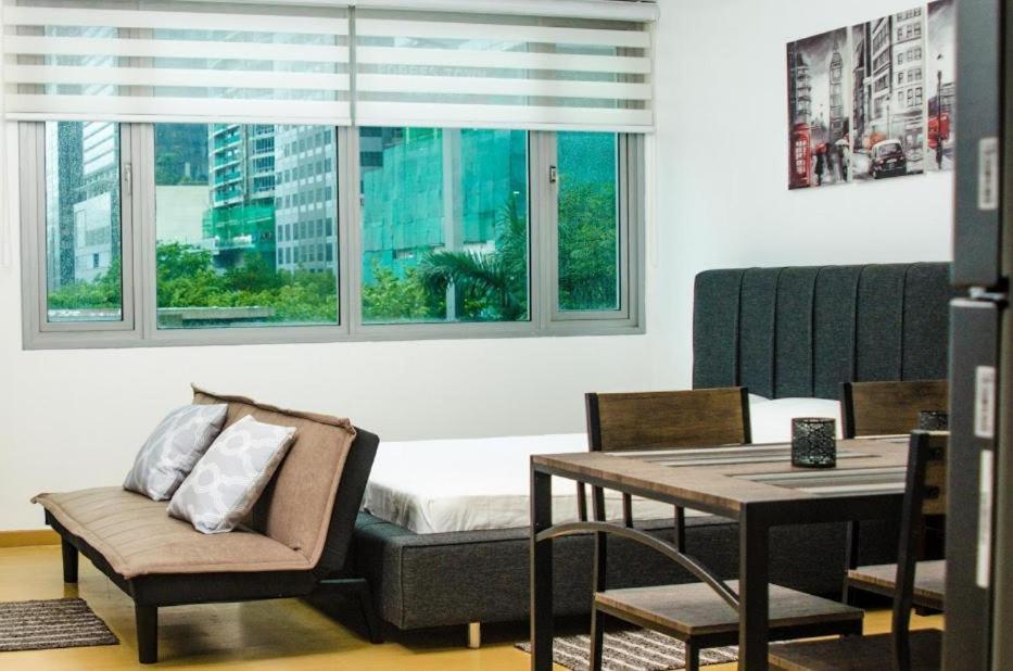 Prime Avant Bgc Location Apartments By Ph Staycation Manila Exterior foto