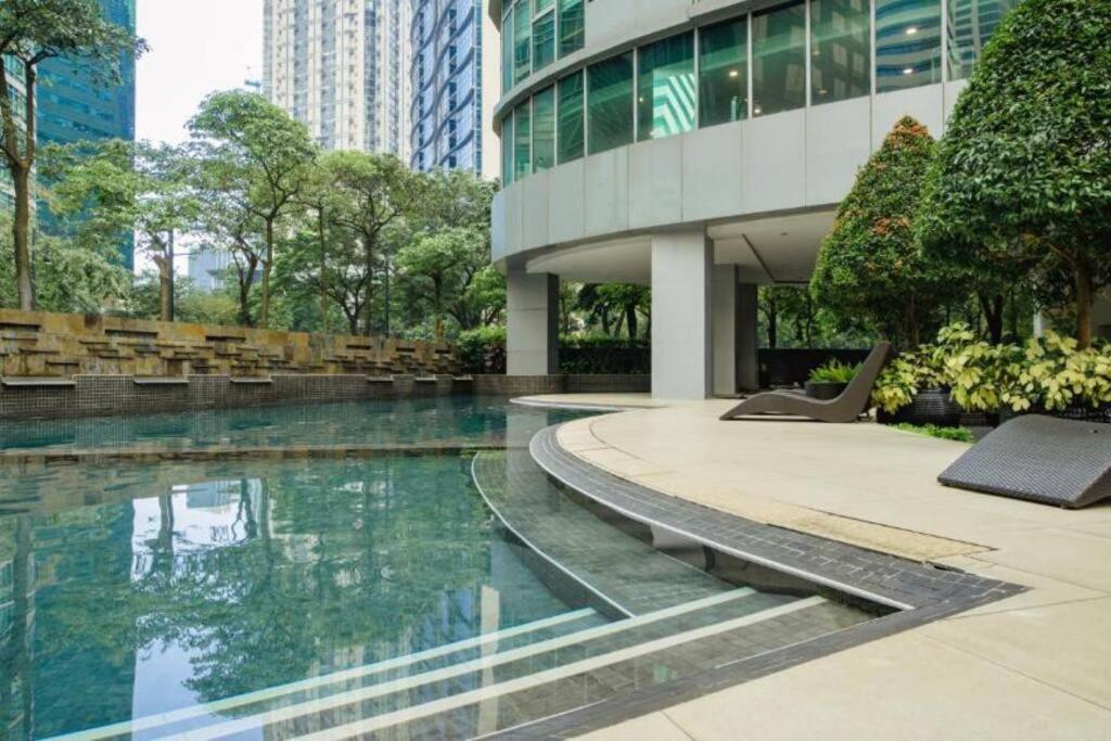 Prime Avant Bgc Location Apartments By Ph Staycation Manila Exterior foto